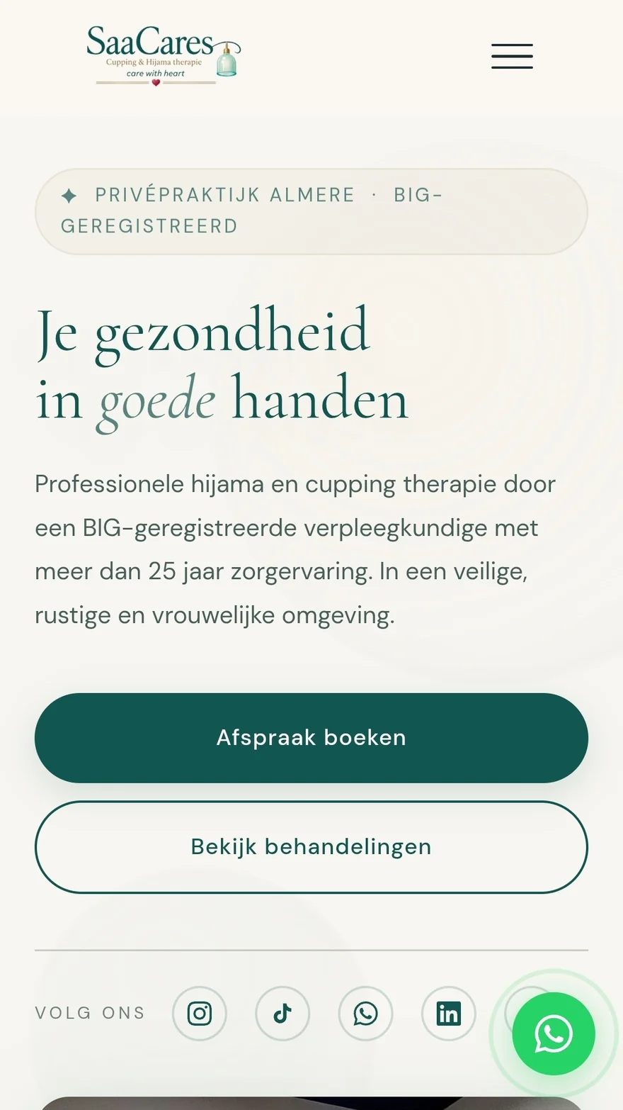 Schermafbeelding van saacares.com op mobiel: het label “Privépraktijk Almere · BIG-geregistreerd”, de kop “Je gezondheid in goede handen” en de knoppen “Afspraak boeken” en “Bekijk behandelingen”